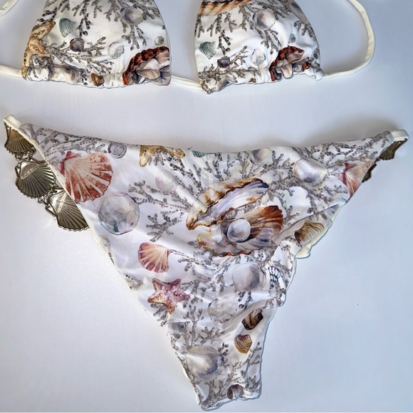 Empire Of Summer Shell Embellished Bikini - Beach Chic Look - Picture 4 of 7